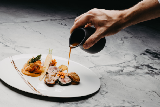 Kelsem Ricardo Rios Lima apresenta roteiros gastronômicos imperdíveis pela Europa para você saborear o melhor da culinária local.