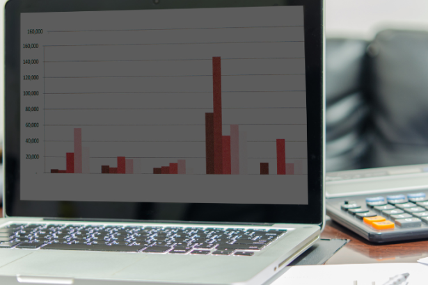 Saftec Digital explica que transparência, consistência e monitoramento são pilares de uma reputação digital forte.