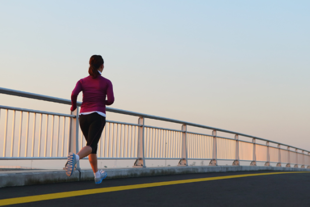 Márcio Pires de Moraes mostra como os treinos de esportes ao ar livre unem saúde, lazer e bem-estar em qualquer estação.