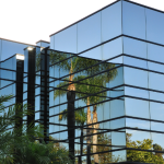 Alex Nabuco dos Santos explica como imóveis comerciais preservam valor em cenários inflacionários ao reajustar contratos e garantir renda real.