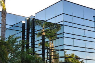 Alex Nabuco dos Santos explica como imóveis comerciais preservam valor em cenários inflacionários ao reajustar contratos e garantir renda real.