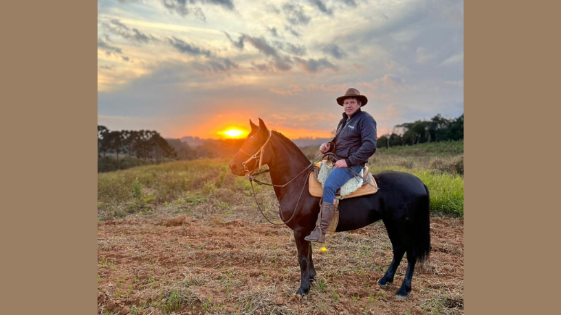 Baia para cavalos: como escolher com segurança e conforto, segundo a experiência e orientação de Altevir Seidel.