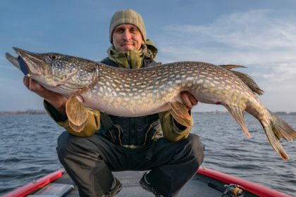 Escolher o melhor local para pescaria exige análise de profundidade, correnteza e espécies presentes, destaca Joel Alves.