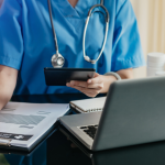 Planos de saúde e inclusão caminham juntos no acesso ao cuidado para pessoas neuroatípicas. Alexandre Costa Pedrosa explica a importância de garantir direitos.