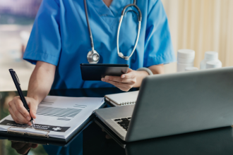 Planos de saúde e inclusão caminham juntos no acesso ao cuidado para pessoas neuroatípicas. Alexandre Costa Pedrosa explica a importância de garantir direitos.