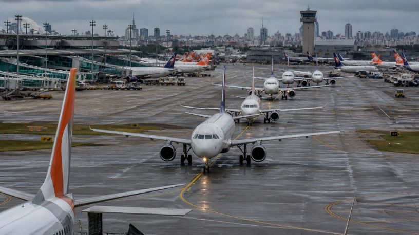 Turbulência no setor aéreo: desafios econômicos e o futuro das empresas aéreas no Brasil