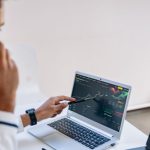 Pequenos negócios aceleram investimentos em tecnologia e produtividade: o que a tendência significa para empreendedores em 2026