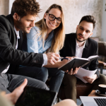 Empreendedores brasileiros já veem a inteligência artificial como essencial, mas maioria ainda não usa a tecnologia