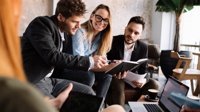 Empreendedores brasileiros já veem a inteligência artificial como essencial, mas maioria ainda não usa a tecnologia